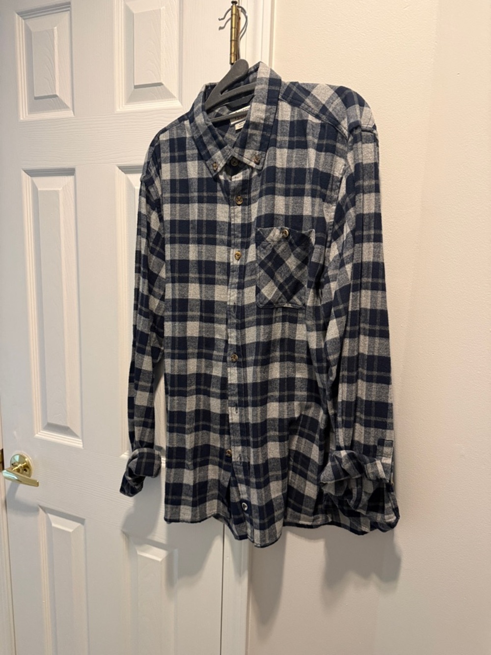 Boston Traders Navy & White Plaid Long-Sleeve Button-Down Shirt